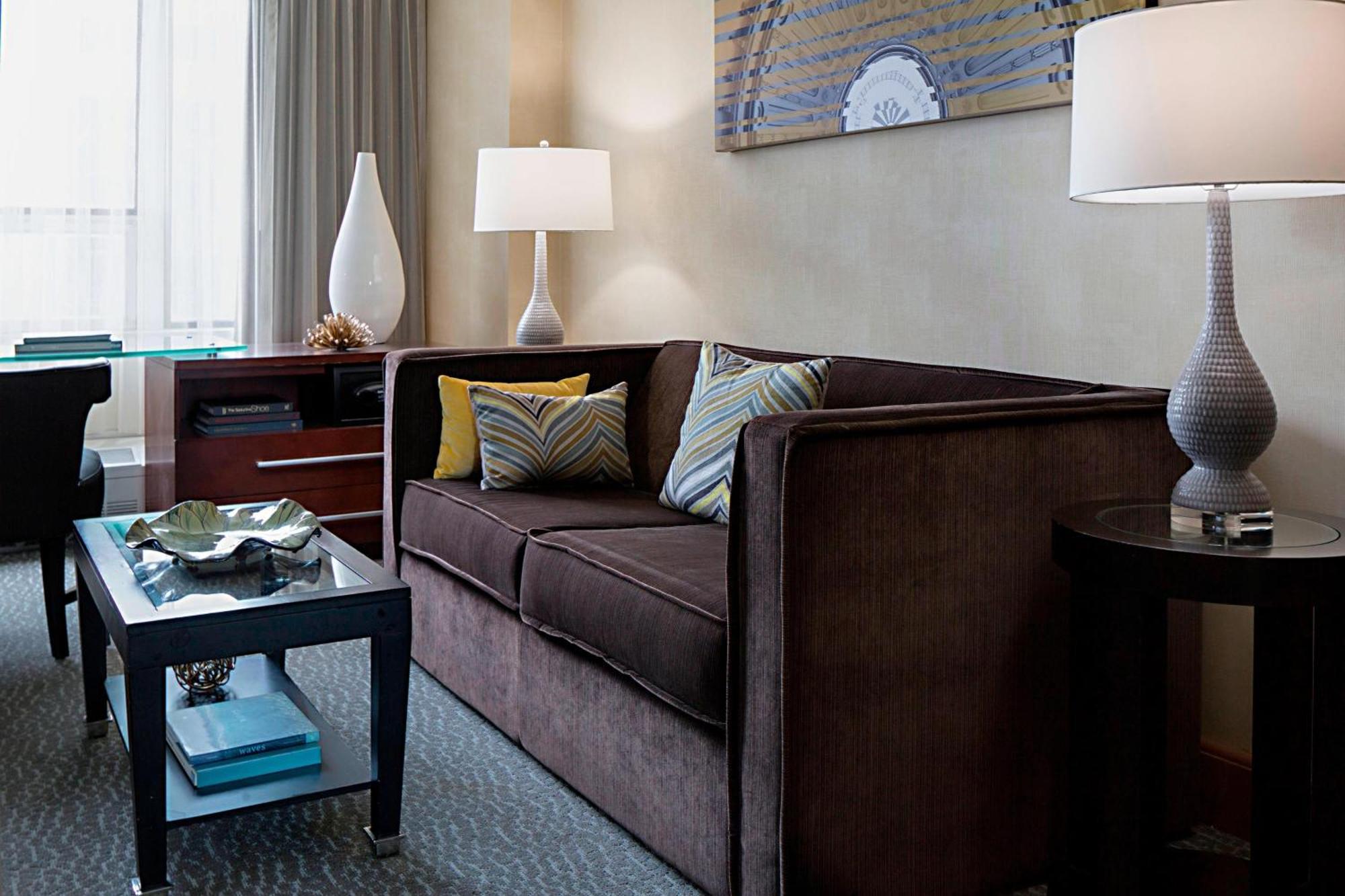 Renaissance Downtown Hotel 4*